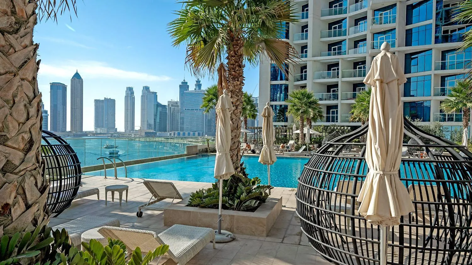 Cosmopolitan Studio Full Canal View By Suiteable Dubai Apartment