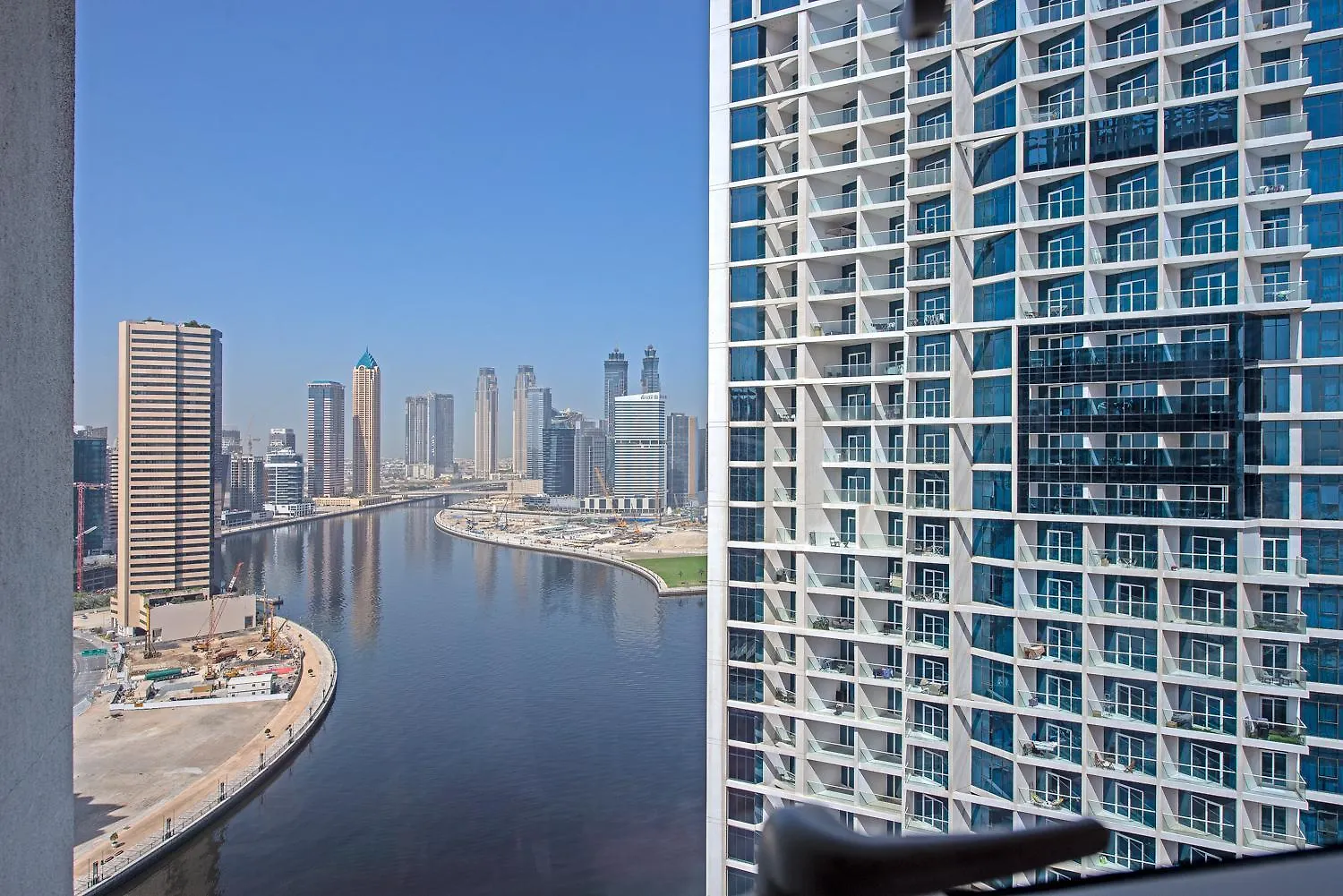 Cosmopolitan Studio Full Canal View By Suiteable Dubai United Arab Emirates