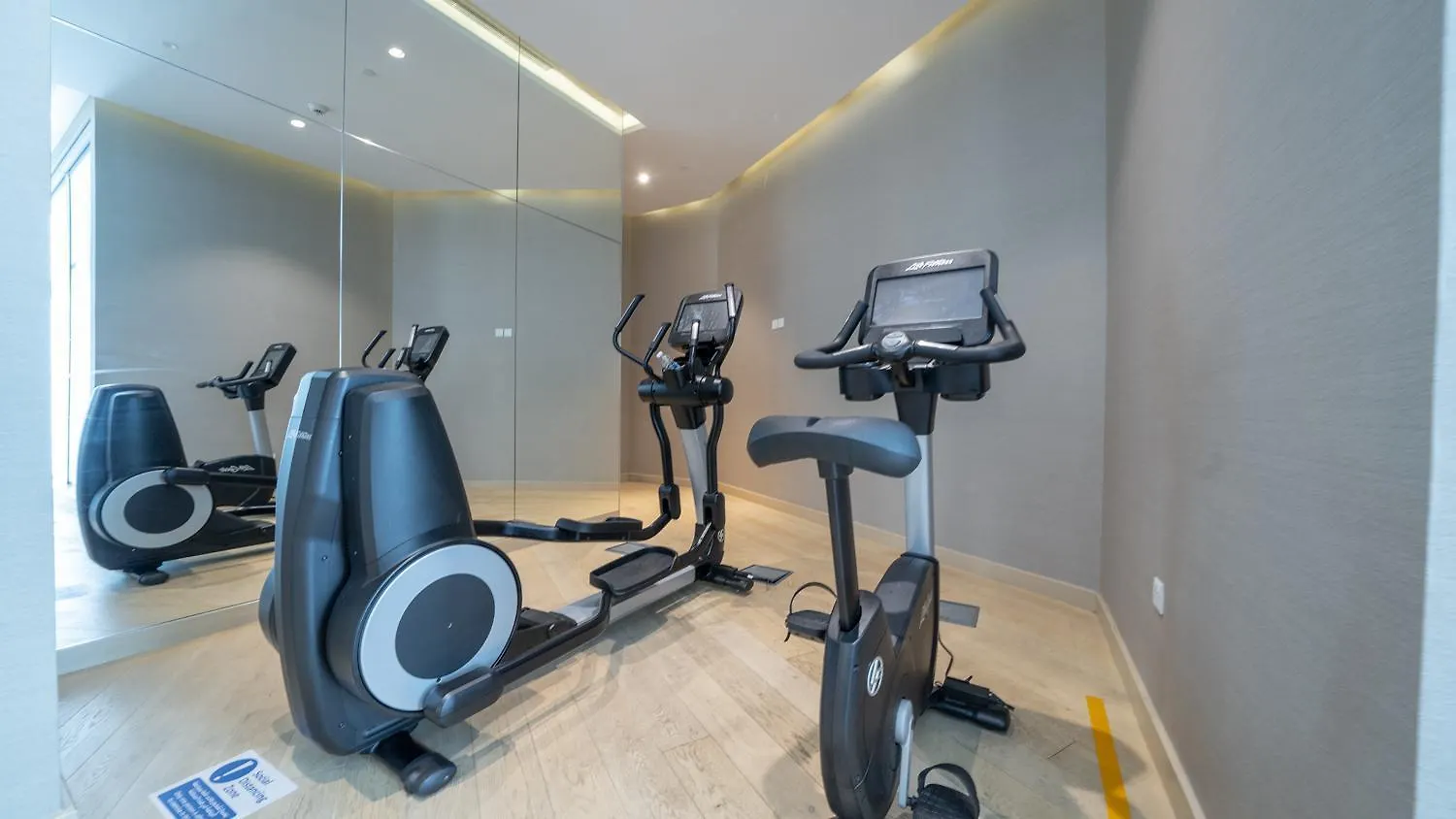 Apartment Cosmopolitan Studio Full Canal View By Suiteable Dubai